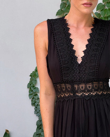 Aurélie™ | Elegant sommarklänning i spets med V-ringning